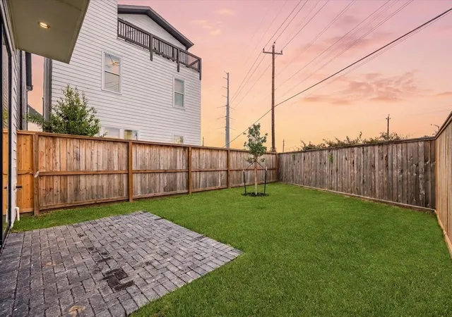 3rd image of 1008 Golden Nectar, Houston, TX 77008 | MLS# 81560935