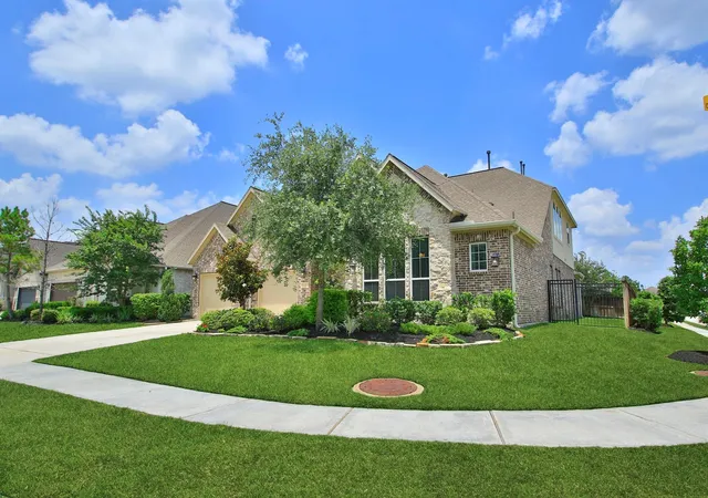 Photo 3 of Single family home for sale at 28229 Beckwood Dr, Spring, TX 77386 | MLS# 51735256 | Listing updated on 2026-08-21