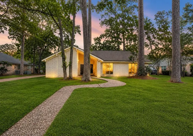 2nd image of 1927 Hidden Creek Dr, Kingwood, TX 77339 | MLS# 74096816