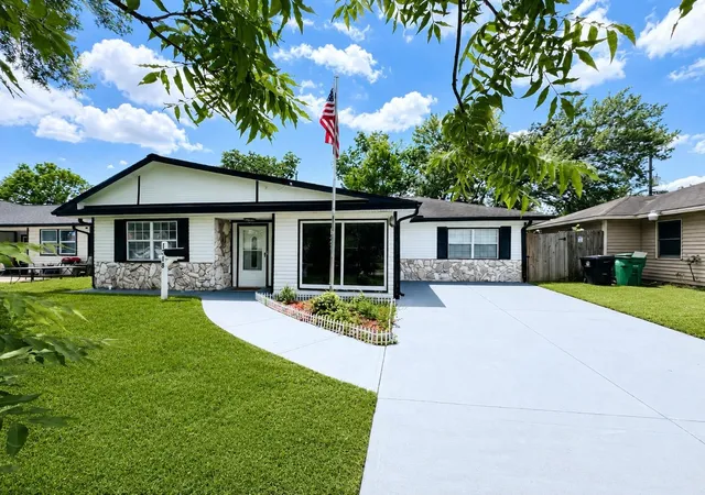 Photo 1 of Single family home for sale at 1318 Sulphur St, Houston, TX 77034 | MLS# 34124045 | Listing updated on 2026-09-06