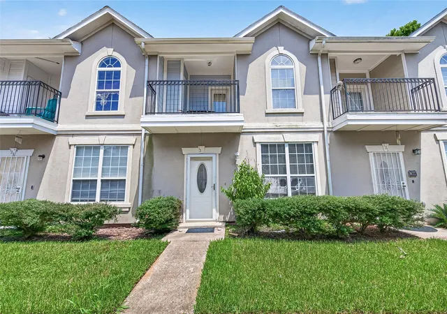 1st image of 11045 Landswalk Dr #122, Houston, TX 77099 | MLS# 21116891