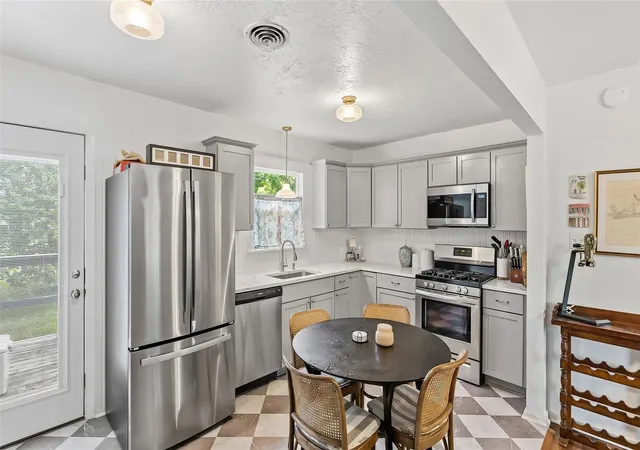Photo 3 of Single family home for sale at 907 North Ave, Bryan, TX 77802 | MLS# 74931033 | Listing updated on 2026-10-08