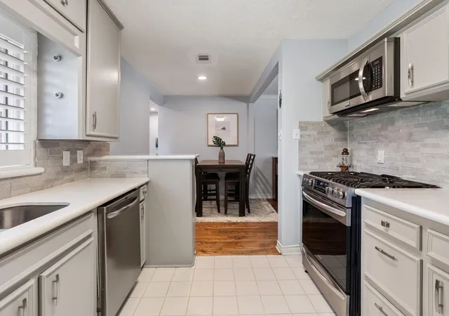 Photo 3 of Single family home for sale at 1214 W 31st Street, Houston, TX 77018 | MLS# 19924711 | Listing updated on 2026-08-07