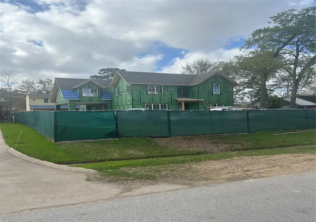 Photo 2 of Single family home for sale at 713 W 42nd Street, Houston, TX 77018 | MLS# 98833200 | Listing updated on 2026-09-20