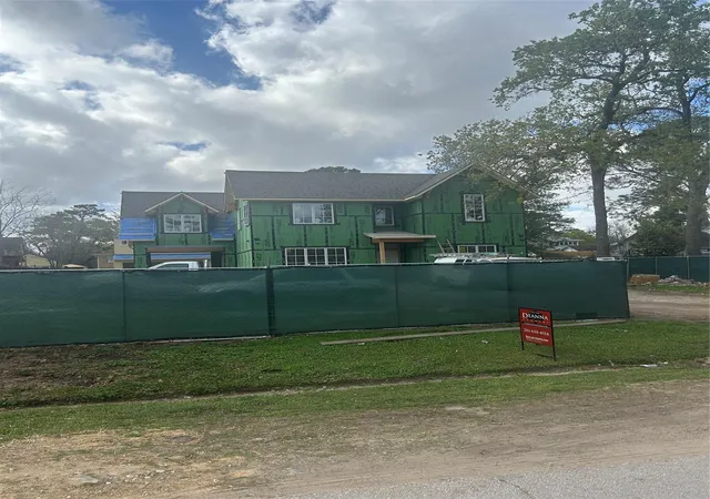 Photo 3 of Single family home for sale at 713 W 42nd Street, Houston, TX 77018 | MLS# 98833200 | Listing updated on 2026-09-20