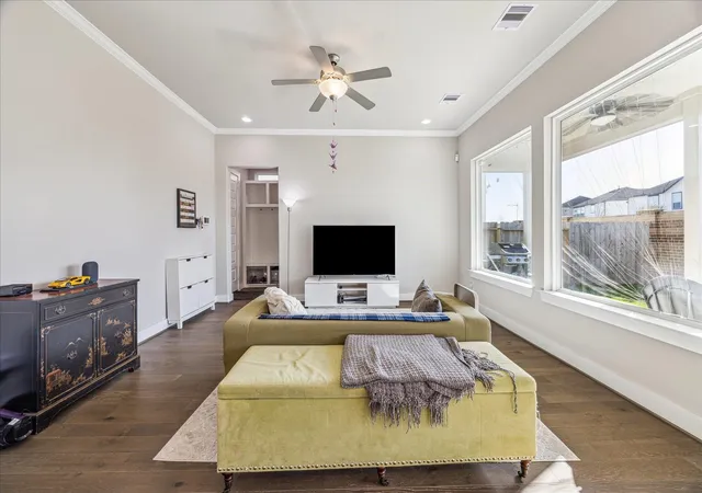 Photo 3 of Single family home for sale at 4211 Upland Bend Dr, Houston, TX 77080 | MLS# 10499814 | Listing updated on 2026-09-05