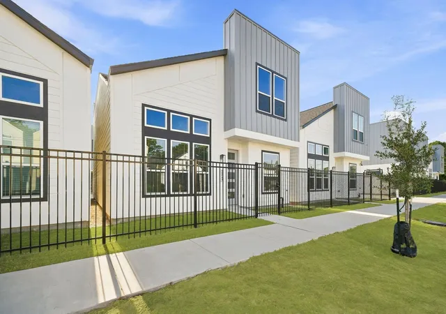 3rd image of 6065 Cebra St, Houston, TX 77091 | MLS# 56097346