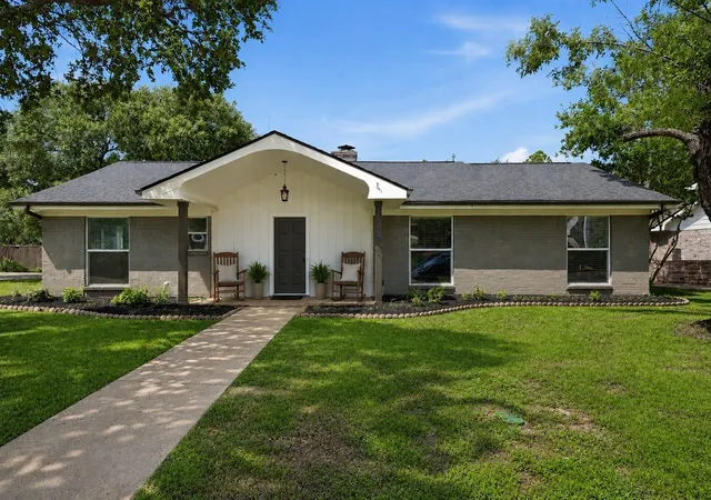Single family home for sale at 3618 Sunnybrook Ln, Bryan, TX 77802 | MLS# 39491876