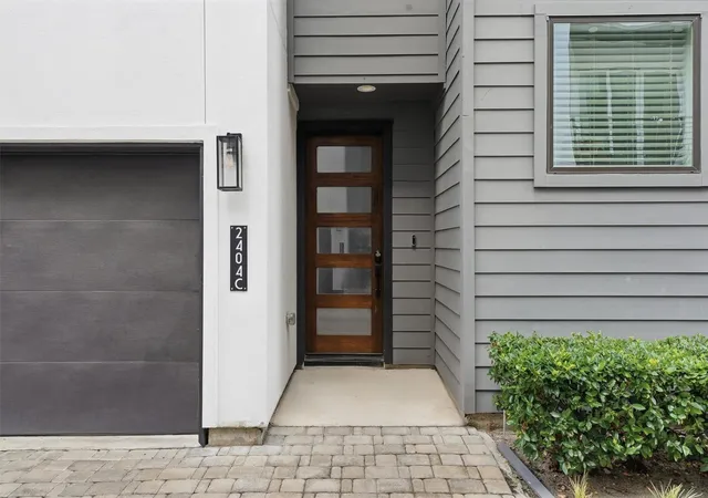 3rd image of 2404 Hadley #C, Houston, TX 77003 | MLS# 3738986