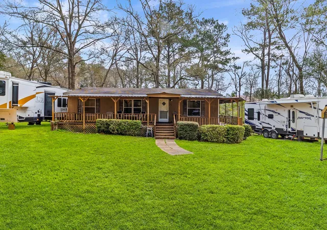 Photo 2 of Single family home for sale at 106 Jefferson St, Livingston, TX 77351 | MLS# 14424248 | Listing updated on 2026-09-01