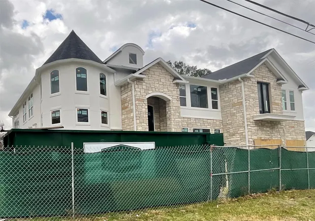 2nd image of 9756 Westview Dr, Houston, TX 77055 | MLS# 42491037