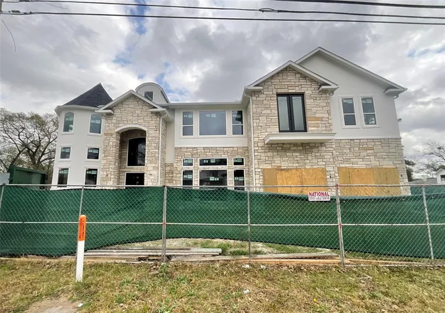 3rd image of 9756 Westview Dr, Houston, TX 77055 | MLS# 42491037