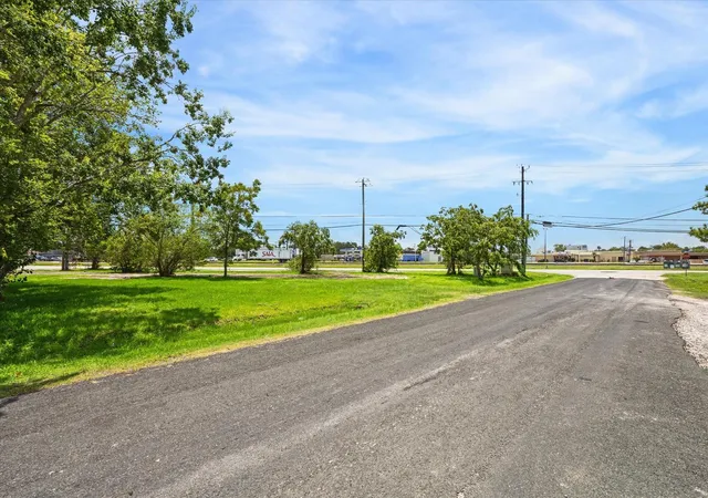Homes for sale in Texas City, TX | 408 N Oak St, Texas City, TX 77591 | MLS# 12553876