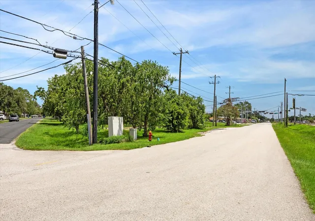 Homes for sale in Texas City, TX | 408 N Oak St, Texas City, TX 77591 | MLS# 12553876