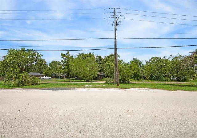 Homes for sale in Texas City, TX | 408 N Oak St, Texas City, TX 77591 | MLS# 12553876