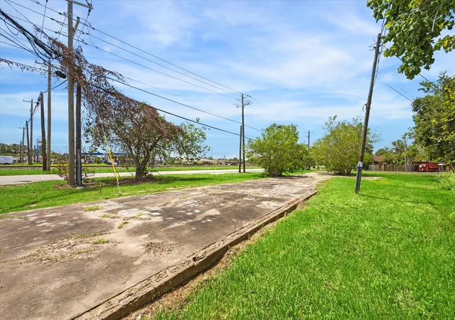 Homes for sale in Texas City, TX | 408 N Oak St, Texas City, TX 77591 | MLS# 12553876