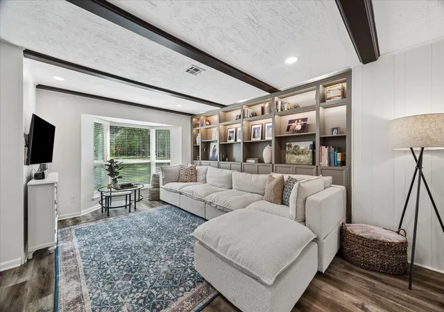 Photo 4 of Single family home for sale at 1311 Forest Cvs Dr, Kingwood, TX 77339 | MLS# 71786781 | Listing updated on 2026-08-17