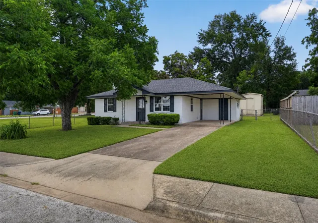 2nd image of 803 W First St, Brenham, TX 77833 | MLS# 84184764