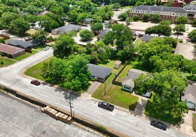 32nd image of 803 W First St, Brenham, TX 77833 | MLS# 84184764
