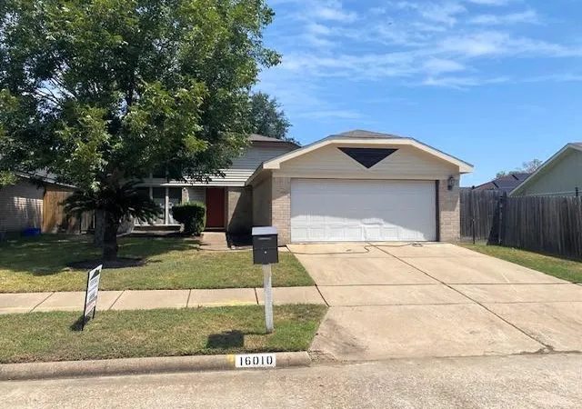 Photo 2 of Sale Pending at 16010 Vista Del Mar Dr, Houston, TX 77083 | MLS# 7617343 | Listing updated on 2026-09-21
