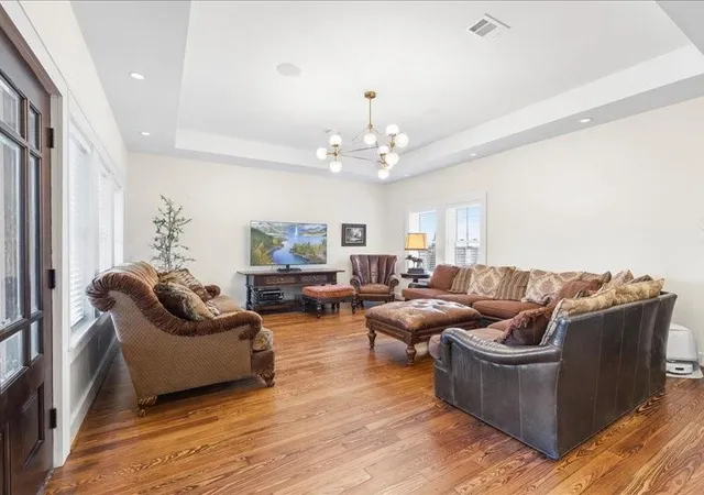 Photo 3 of Single family home for sale at 629 E 19th Street, Houston, TX 77008 | MLS# 37502043 | Listing updated on 2026-10-09
