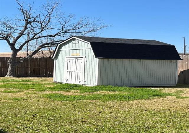3rd image of 233 E Vaughn Ln, Deer Park, TX 77536 | MLS# 70288490