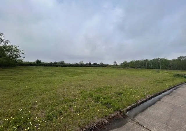Photo 2 of Sale Pending at 7555 Coral Crk St, Beaumont, TX 77707 | MLS# 11303829 | Listing updated on 2026-04-10