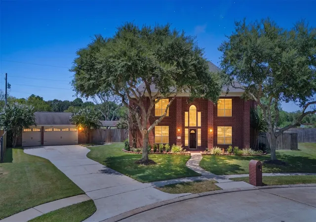 Photo 1 of Single family home for sale at 2913 Palmer Dr, Friendswood, TX 77546 | MLS# 82588086 | Listing updated on 2026-09-19