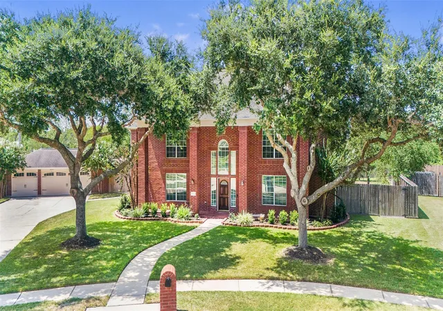 Photo 2 of Single family home for sale at 2913 Palmer Dr, Friendswood, TX 77546 | MLS# 82588086 | Listing updated on 2026-09-19
