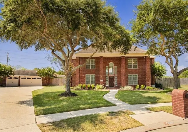 Photo 3 of Single family home for sale at 2913 Palmer Dr, Friendswood, TX 77546 | MLS# 82588086 | Listing updated on 2026-09-19