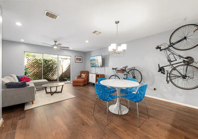 Listing Photo 4 - Condo for sale in building located at 1212 Fairview Ave, Houston, TX 77006 - Unit #I