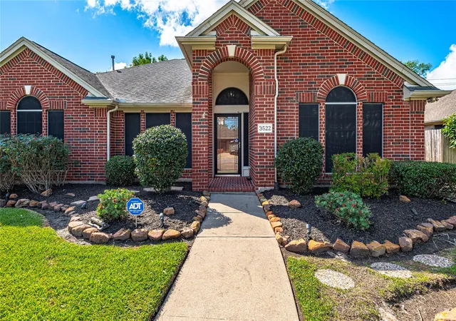 1st image of 3522 Pine Chase Dr, Pearland, TX 77581 | MLS# 86087795