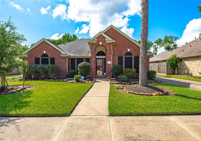 2nd image of 3522 Pine Chase Dr, Pearland, TX 77581 | MLS# 86087795
