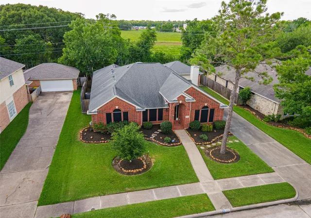4th image of 3522 Pine Chase Dr, Pearland, TX 77581 | MLS# 86087795