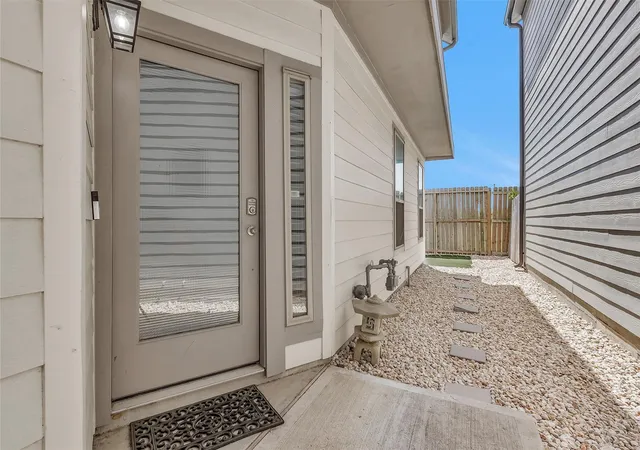 3rd image of 454 S Centro Cir, Shenandoah, TX 77385 | MLS# 6237650