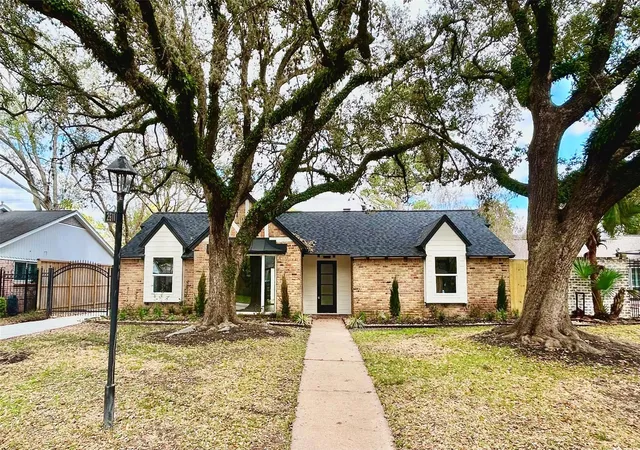 Photo 1 of Single family home for sale at 2511 Briarpark Dr, Houston, TX 77042 | MLS# 84703077 | Listing updated on 2026-07-09