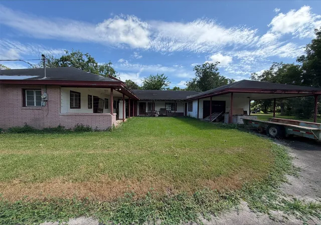 2nd image of 611 Live Oak St, Freeport, TX 77541 | MLS# 42298097