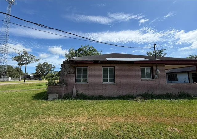 Photo 3 of Single family home for sale at 611 Live Oak St, Freeport, TX 77541 | MLS# 42298097 | Listing updated on 2026-08-20