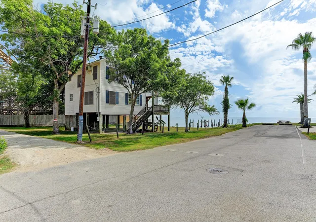 2nd image of 308 Bay Ave, Kemah, TX 77565 | MLS# 70242832