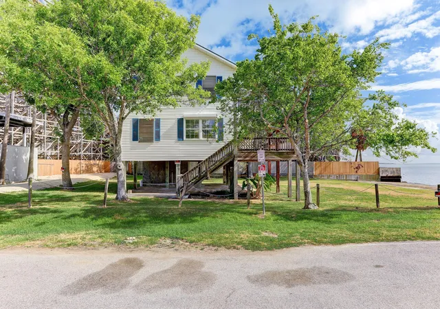 3rd image of 308 Bay Ave, Kemah, TX 77565 | MLS# 70242832