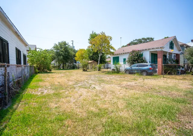 2nd image of 3615 Avenue N, Galveston, TX 77550 | MLS# 66809226