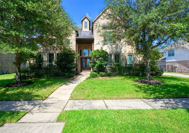 Photo 2 of Sale Pending at 13926 Windwood Falls Ln, Humble, TX 77396 | MLS# 86565963 | Listing updated on 2026-09-09