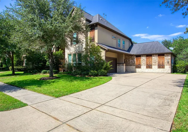 Photo 3 of Sale Pending at 13926 Windwood Falls Ln, Humble, TX 77396 | MLS# 86565963 | Listing updated on 2026-09-09