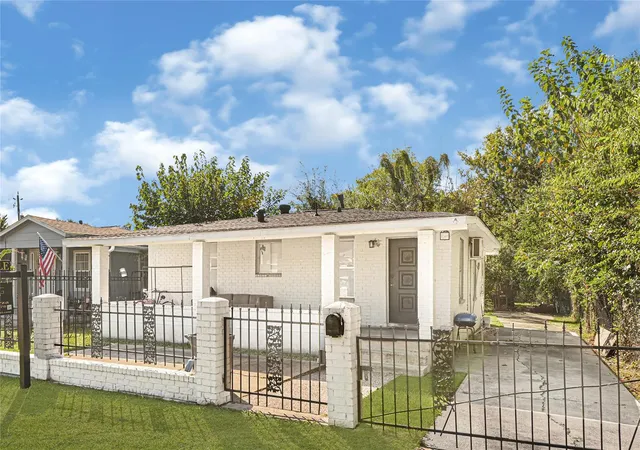 Photo 2 of Single family home for sale at 10526 Palestine St, Houston, TX 77029 | MLS# 32575854 | Listing updated on 2026-07-23