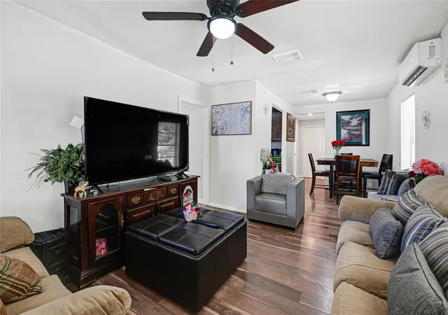 Photo 3 of Single family home for sale at 10526 Palestine St, Houston, TX 77029 | MLS# 32575854 | Listing updated on 2026-07-23