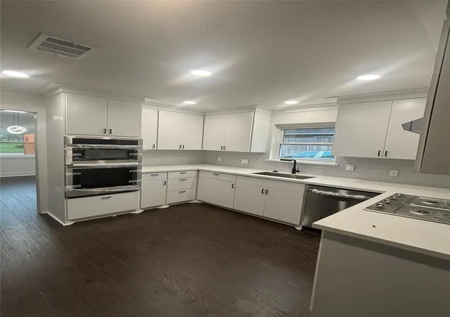 Photo 2 of Single family home for sale at 17922 Rolling Crk Dr, Houston, TX 77090 | MLS# 13689389 | Listing updated on 2026-09-16