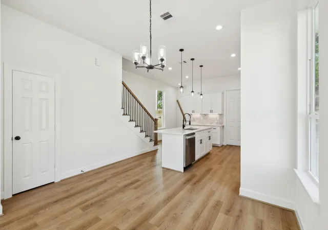 2nd image of 418 Delaware St, Houston, TX 77029 | MLS# 77319372