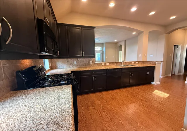 4th image of 800 Cobble Gate, Brenham, TX 77833 | MLS# 86490846