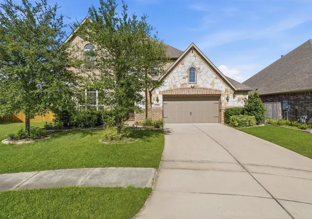 Photo 3 of Single family home for sale at 25406 Angelwood Springs Ln, Tomball, TX 77375 | MLS# 88484402 | Listing updated on 2026-10-08