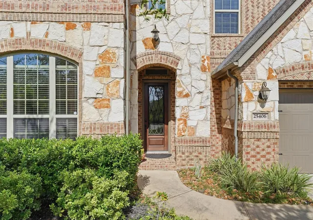 Photo 3 of Single family home for sale at 25406 Angelwood Springs Ln, Tomball, TX 77375 | MLS# 88484402 | Listing updated on 2026-10-08